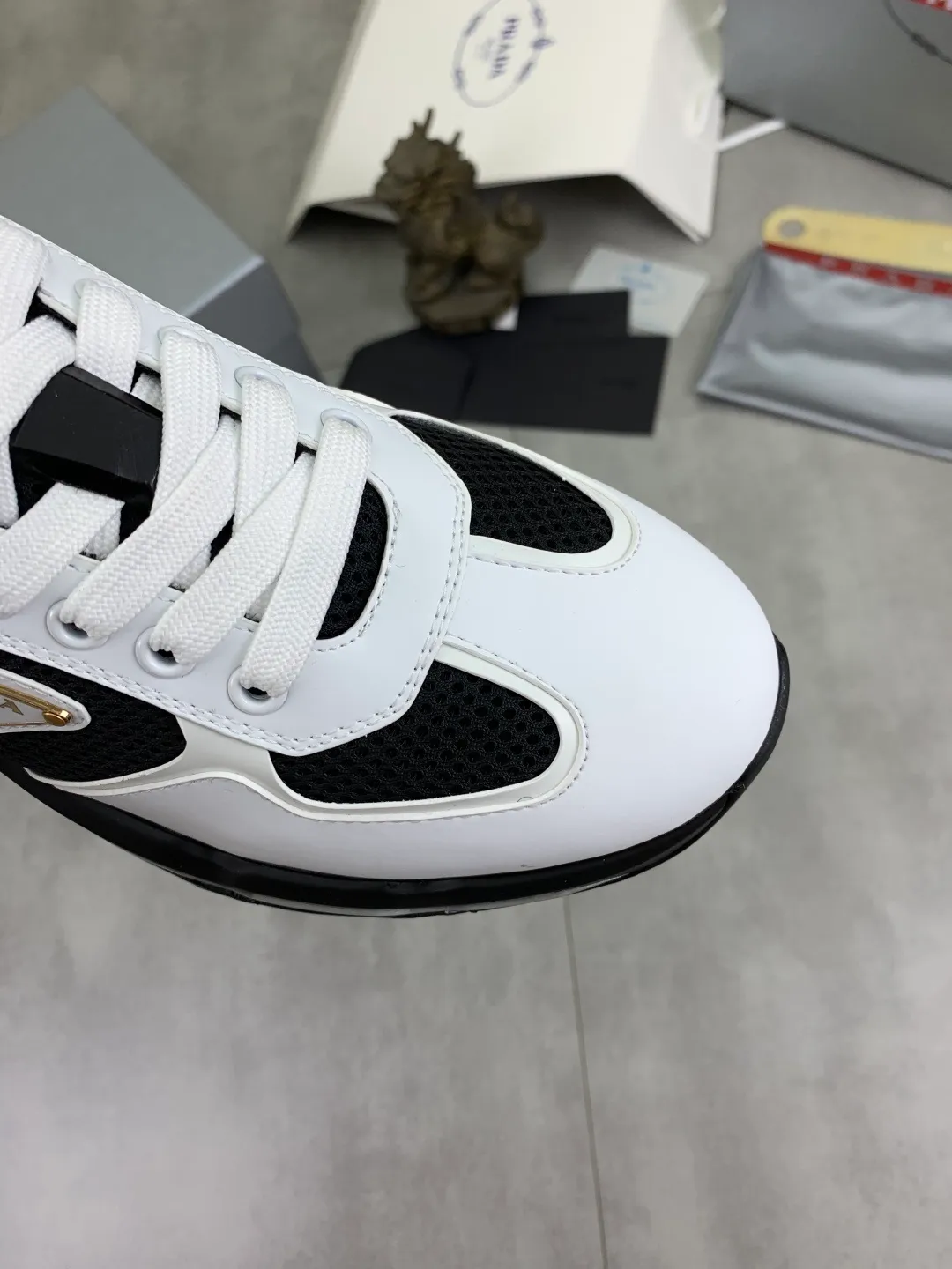 Men's men's shoes 💰P660 💰[New model] The top version is now available on the official website, 🆘 Air-cushion shock-absorbing thick-soled trendy brand (Prada) is the main popular model, avant-garde and versatile fashionable men's shoes, private version mold opening, cowhide surface splicing 1:1.. Simple fashion, original imported cowhide feet; the atmosphere and personality are more fashionable, eye-catching and pursuing class. It will subvert the old idea and be a must-have for fashion trendsetters with you! Must keep it for yourself ! Tall and comfortable, large and low, high-end quality workmanship. Code number: 38-45; 4 colors available.